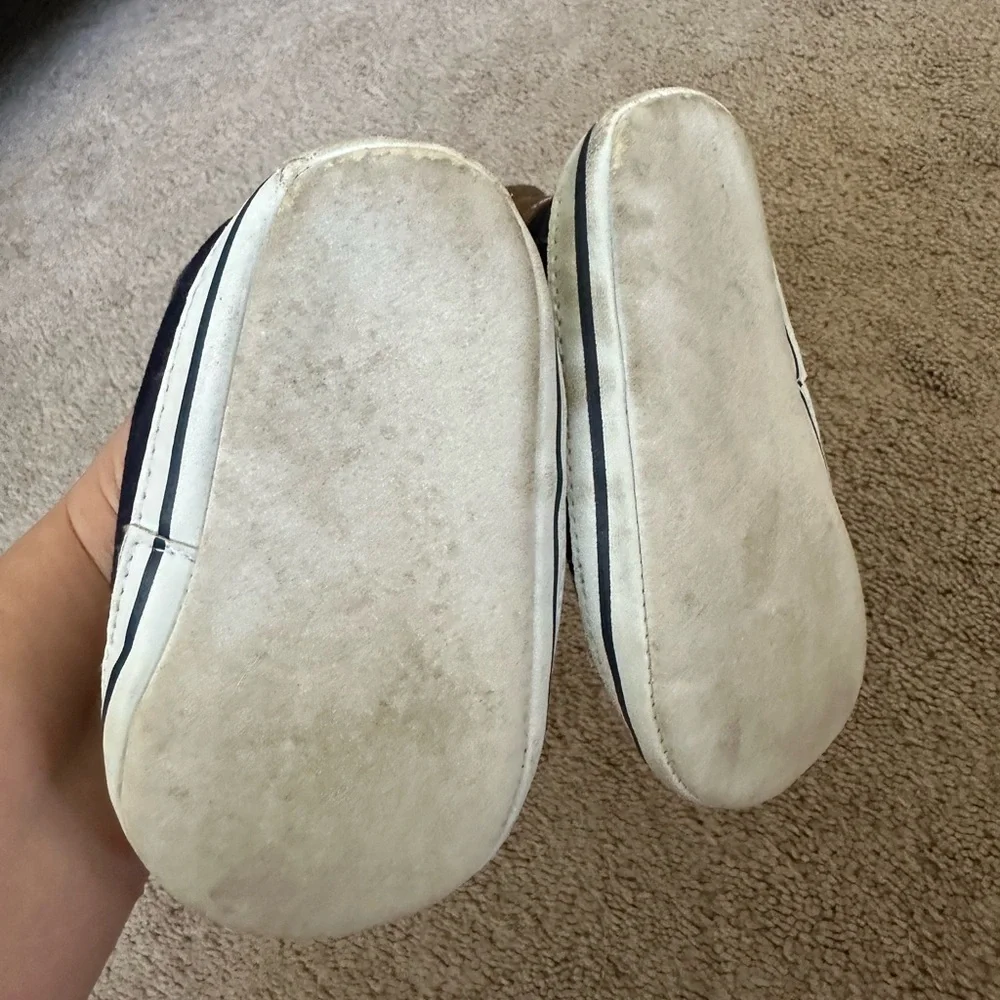 Boys Carters crib shoe soft 9-12 mths